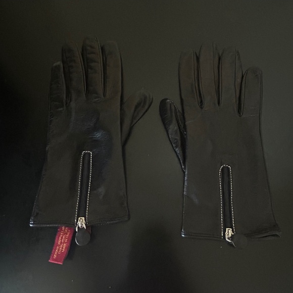 Cole Haan Women’s Black Leather Gloves With 100% Silk Lining Size 7 1/2 . NWOT - Picture 1 of 7